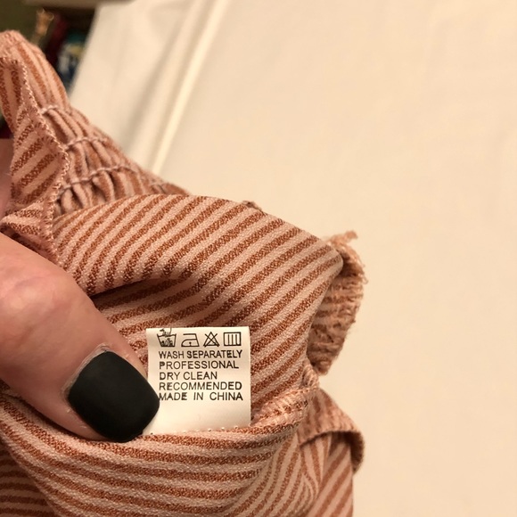 Stripped salmon top with flowing sleeves. - Picture 7 of 7